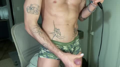 Snapshot of chriscool93 chatting on 01-02-25, 07:44 Content creator artist online show from 01-02-25, 07:44