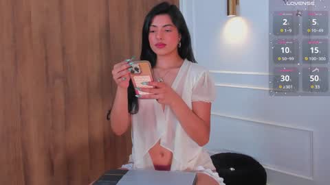 Snapshot of chrishell_ chatting on 01-08-25, 12:49 Chrishell online show from 01-08-25, 12:49