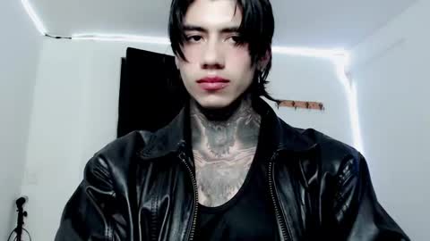 Snapshot of chriss_opp chatting on 01-27-25, 10:06 CHRIS INDEPENT MODEL online show from 01-27-25, 10:06