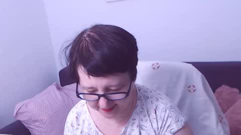 Snapshot of christarose chatting on 10-24-25, 09:11 Christa online show from 10-24-25, 09:11