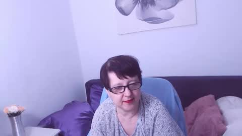 Snapshot of christarose chatting on 11-19-25, 10:32 Christa online show from 11-19-25, 10:32