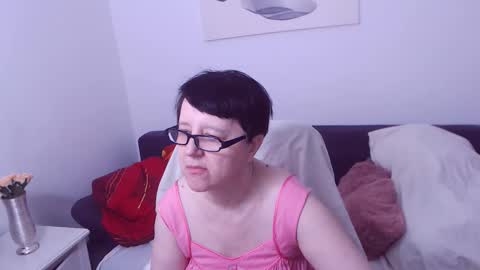 Snapshot of christarose chatting on 06-07-26, 11:47 Christa online show from 06-07-26, 11:47