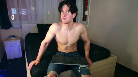 Snapshot of christianlevine_ chatting on 07-22-26, 04:15 UPVOTE ME ------ ILL DO SOMETHING FOR FREE online show from 07-22-26, 04:15
