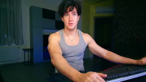 Snapshot of christianlevine_ chatting on 07-24-26, 06:39 UPVOTE ME ------ ILL DO SOMETHING FOR FREE online show from 07-24-26, 06:39