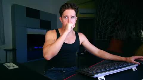Snapshot of christianlevine_ chatting on 08-05-26, 07:49 UPVOTE ME ------ ILL DO SOMETHING FOR FREE online show from 08-05-26, 07:49
