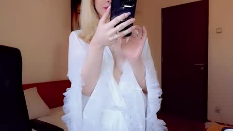 Snapshot of christihanson chatting on 02-13-25, 07:03 christihanson online show from 02-13-25, 07:03