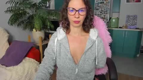 Snapshot of christina_hot chatting on 05-28-26, 08:39 Chris online show from 05-28-26, 08:39