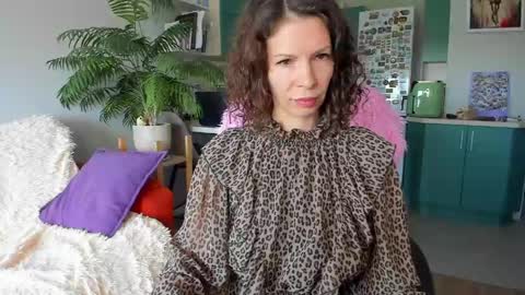 Snapshot of christina_hot chatting on 06-04-26, 07:25 Chris online show from 06-04-26, 07:25