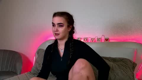 Snapshot of christinamilton chatting on 02-18-25, 04:04 Christina online show from 02-18-25, 04:04