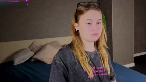 christine_wallker online show from 10-17-25, 01:31