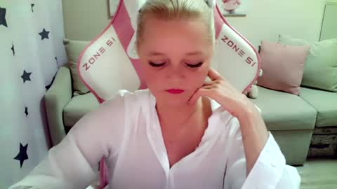 Christi online show from 07-04-26, 03:29