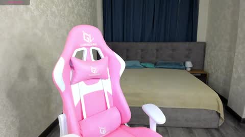 Snapshot of christy_little chatting on 02-10-25, 01:24 hristy3 online show from 02-10-25, 01:24