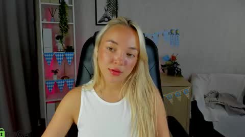 Snapshot of christy_little chatting on 09-29-25, 11:53 hristy3 online show from 09-29-25, 11:53