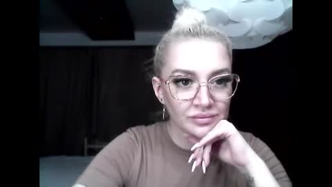 Snapshot of christyblondie chatting on 03-28-26, 07:24 christyblondie online show from 03-28-26, 07:24