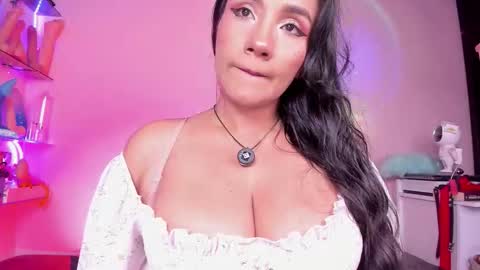 Snapshot of christymilk1 chatting on 11-19-25, 12:43 christy online show from 11-19-25, 12:43