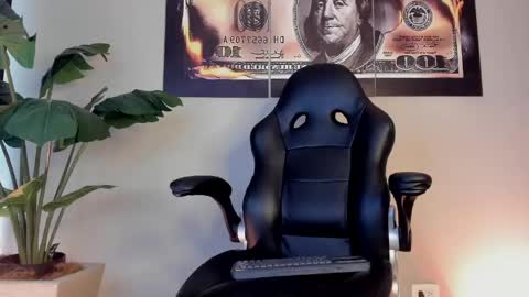 Snapshot of chrizmacgregor chatting on 05-16-26, 05:23 chrizmacgregor online show from 05-16-26, 05:23
