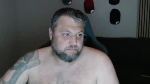 Snapshot of chrizz80 chatting on 06-07-26, 01:32 Chrizz online show from 06-07-26, 01:32