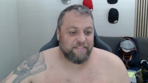 Snapshot of chrizz80 chatting on 06-08-26, 12:38 Chrizz online show from 06-08-26, 12:38