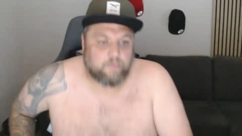 Snapshot of chrizz80 chatting on 06-10-26, 03:00 Chrizz online show from 06-10-26, 03:00