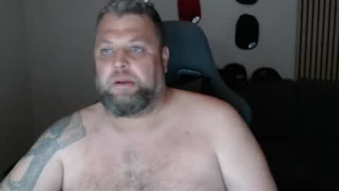 Snapshot of chrizz80 chatting on 06-19-26, 10:46 Chrizz online show from 06-19-26, 10:46