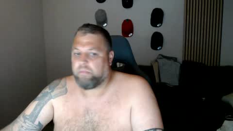 Snapshot of chrizz80 chatting on 07-10-26, 11:40 Chrizz online show from 07-10-26, 11:40