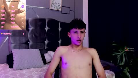 chrristopher77 online show from 12-15-25, 08:29