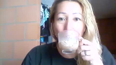 Snapshot of chrysta_12 chatting on 09-19-25, 04:07 chrystal hotty online show from 09-19-25, 04:07