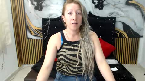 Snapshot of chrysta_12 chatting on 10-01-25, 01:50 chrystal hotty online show from 10-01-25, 01:50