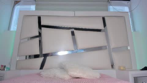 instagram chrystaljade.1 online show from 06-09-26, 12:39