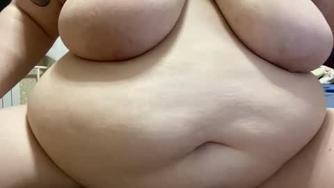 Snapshot of chubby__katie_ chatting on 11-25-25, 02:39 Kat online show from 11-25-25, 02:39