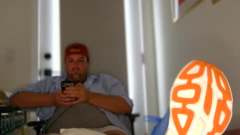 ChubbyGayManBigFeet online show from 05-24-26, 08:47