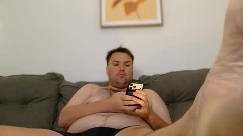 ChubbyGayManBigFeet online show from 05-30-26, 10:01