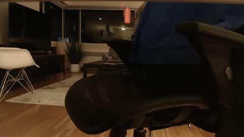 AstorYvr online show from 04-17-26, 04:26