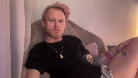 Snapshot of chubschadwell chatting on 11-28-25, 02:42 ChubsChadwell online show from 11-28-25, 02:42