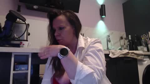 Snapshot of chwerry_b0 chatting on 12-11-24, 09:23 Jessica online show from 12-11-24, 09:23