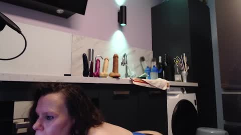 Snapshot of chwerry_b0 chatting on 12-18-24, 01:59 Jessica online show from 12-18-24, 01:59