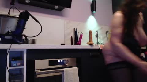 Snapshot of chwerry_b0 chatting on 12-18-24, 10:24 Jessica online show from 12-18-24, 10:24