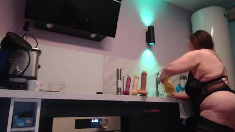 Snapshot of chwerry_b0 chatting on 02-10-25, 09:58 Jessica online show from 02-10-25, 09:58