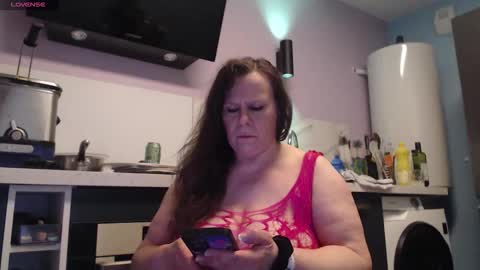 Snapshot of chwerry_b0 chatting on 10-05-25, 10:07 Jessica online show from 10-05-25, 10:07