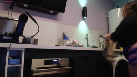 Snapshot of chwerry_b0 chatting on 11-10-25, 11:48 Jessica online show from 11-10-25, 11:48