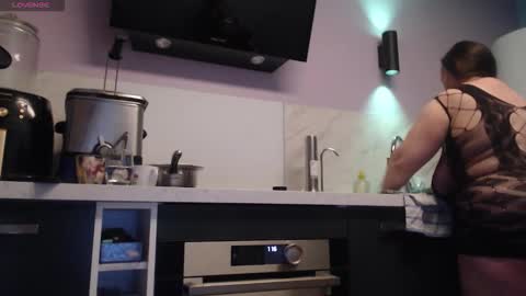 Snapshot of chwerry_b0 chatting on 11-18-25, 12:16 Jessica online show from 11-18-25, 12:16