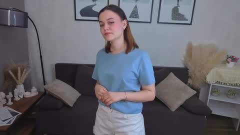 My name is Mia hello everyone online show from 04-05-26, 11:51