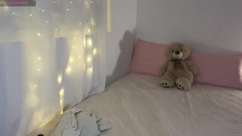 Mia online show from 01-18-25, 04:37