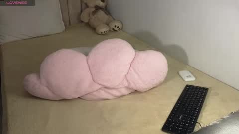 Mia online show from 03-25-26, 04:51