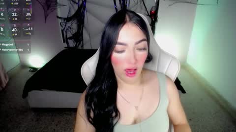 Snapshot of cieloo_ chatting on 10-30-25, 11:27 CIELO online show from 10-30-25, 11:27