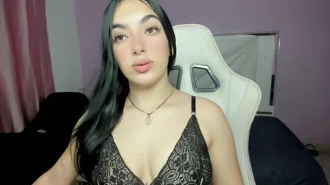 Snapshot of cieloo_ chatting on 11-17-25, 08:36 CIELO online show from 11-17-25, 08:36