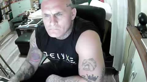 cikakure16081976 online show from 04-17-26, 08:34