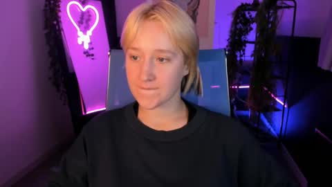 Snapshot of cinbellamy chatting on 09-10-25, 06:24 Cin Bellamy online show from 09-10-25, 06:24