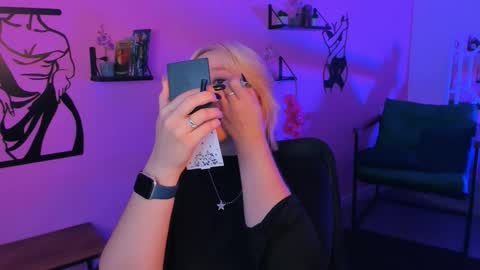 Snapshot of cinbellamy chatting on 09-12-25, 09:53 Cin Bellamy online show from 09-12-25, 09:53