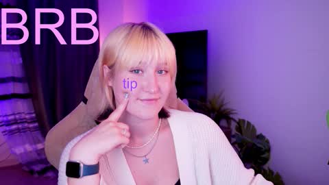 Snapshot of cinbellamy chatting on 09-16-25, 05:52 Cin Bellamy online show from 09-16-25, 05:52